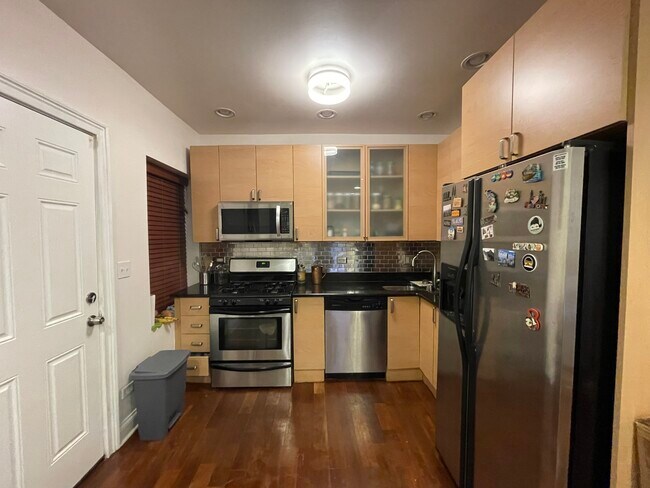 Kitchen - 7206 N Wolcott Ave Unidad 2C