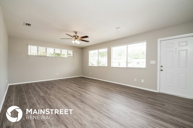 Photo - 744 Pineland Ave