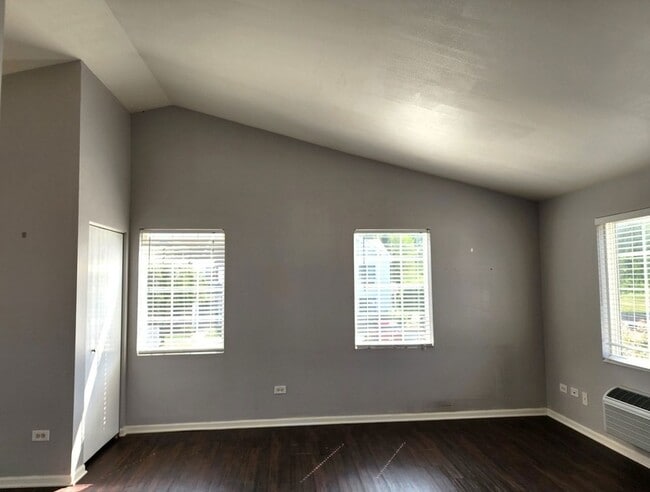 Photo - 2023 Silverstone Dr