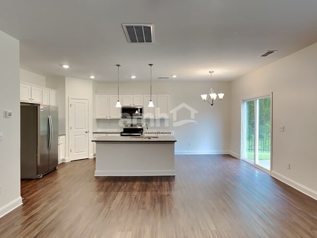 Photo - 204 Deanscroft Dr