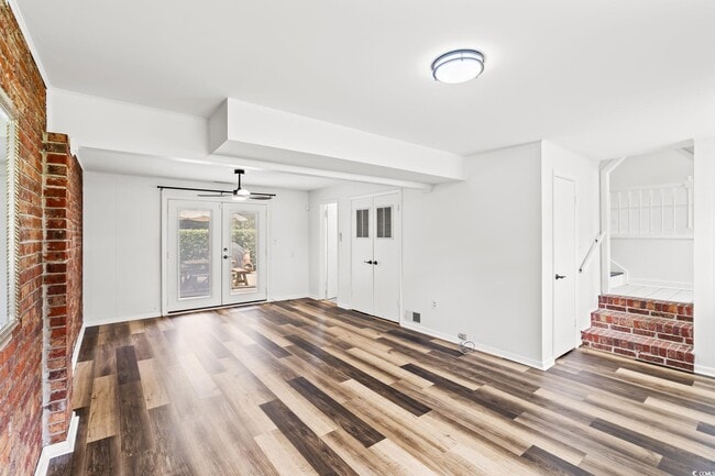 Building Photo - 512 62nd Ave N