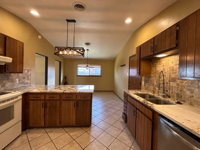 Photo - Large and Spacious 3 Bed Home! Mesa & Zia School District!