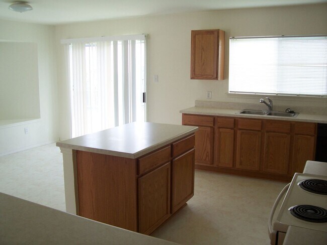Photo - 313 Edgewood Cove