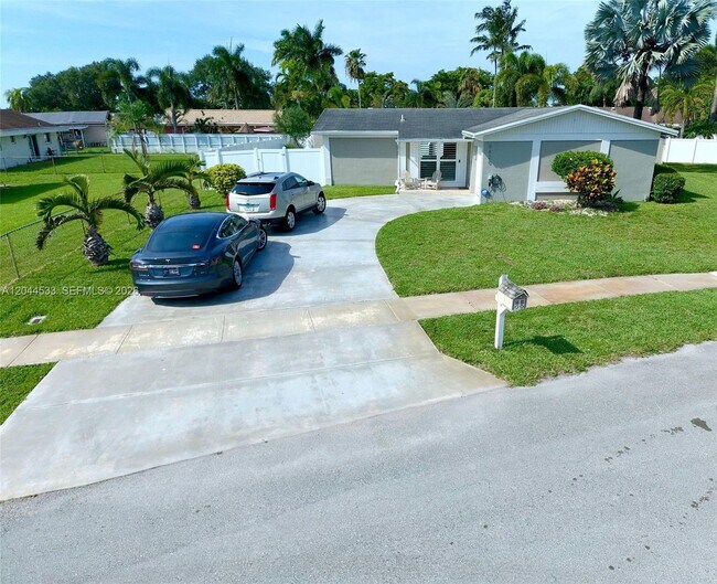Photo - 9820 NW 7th St