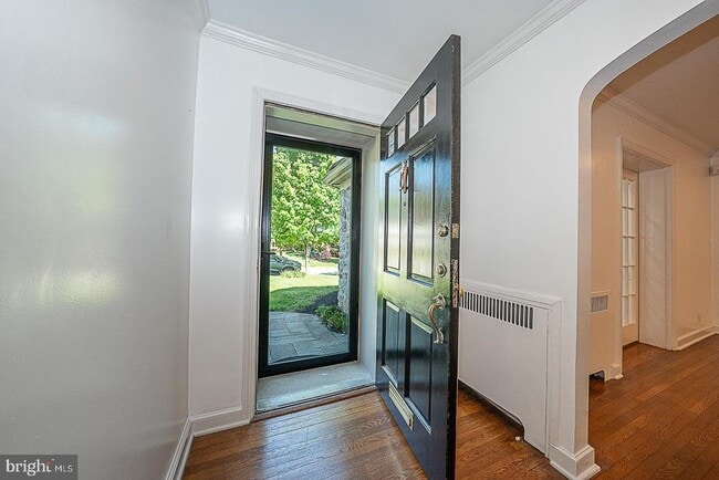 Building Photo - 714 Greythorne Rd