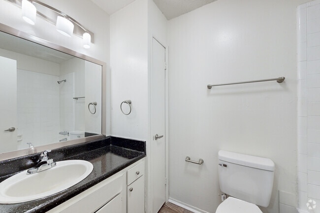 2BD 2BA 922SF