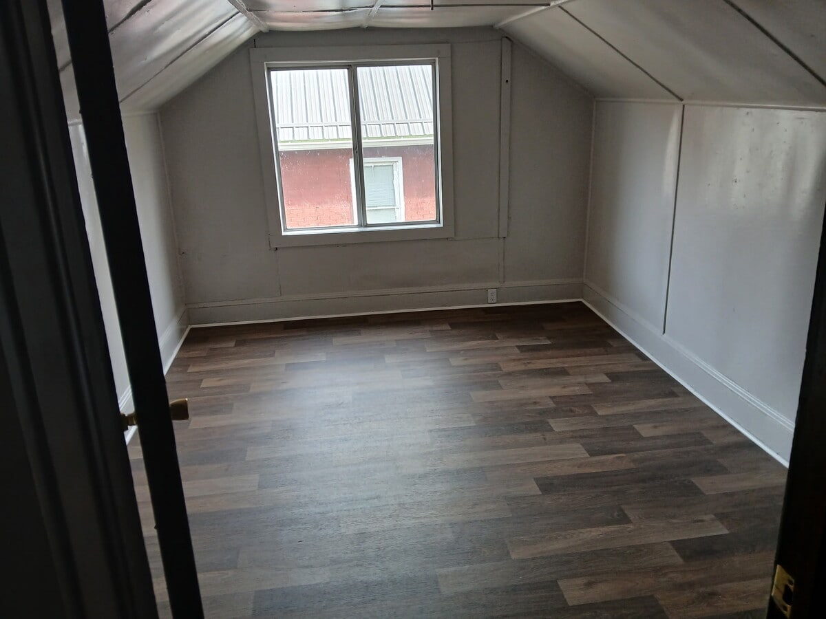 Photo - 124 Brown St