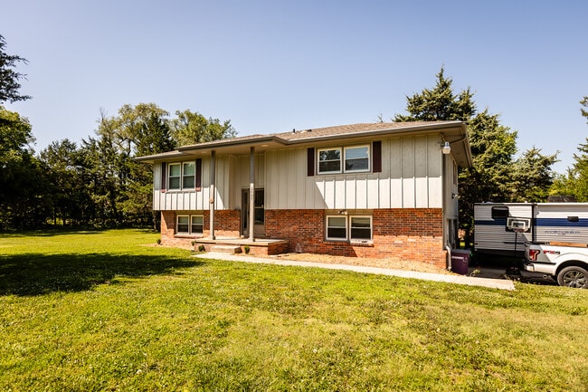 Building Photo - 3409 Cedar Ln