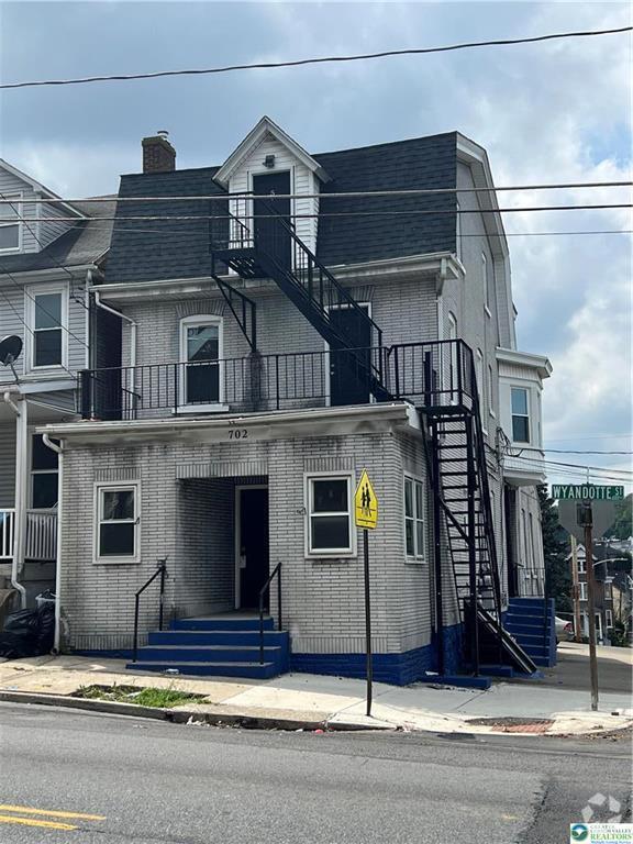 Building Photo - 702 Wyandotte St Unit 3 Rental