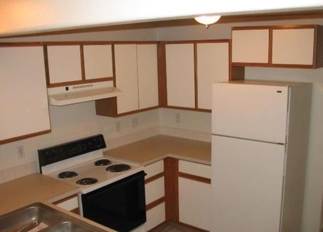 Kitchen - Foxstar Apartments