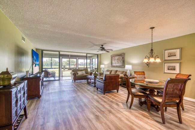 Photo - 11186 Green Lake Dr Unidad 202
