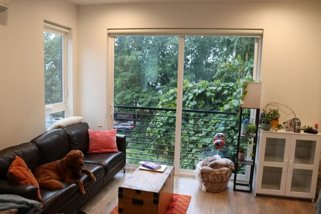 Photo - 511 11th Ave E