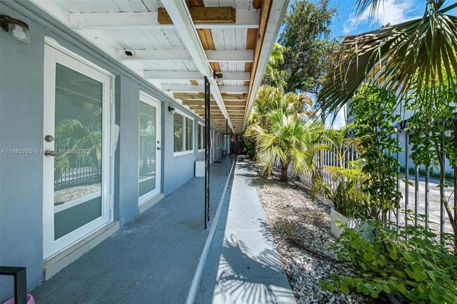 Photo - 551 NE 61st St Unidad 5