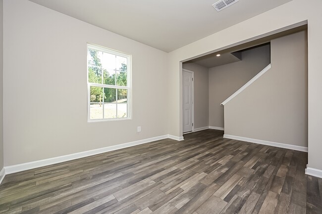 Photo - 210 Shalako Ln