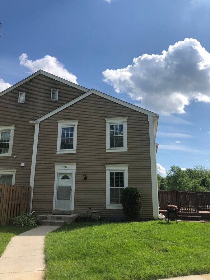 Beautiful 3 bedroom 2.5 bath townhome for rent! - Beautiful 3 bedroom 2.5 bath townhome for rent!