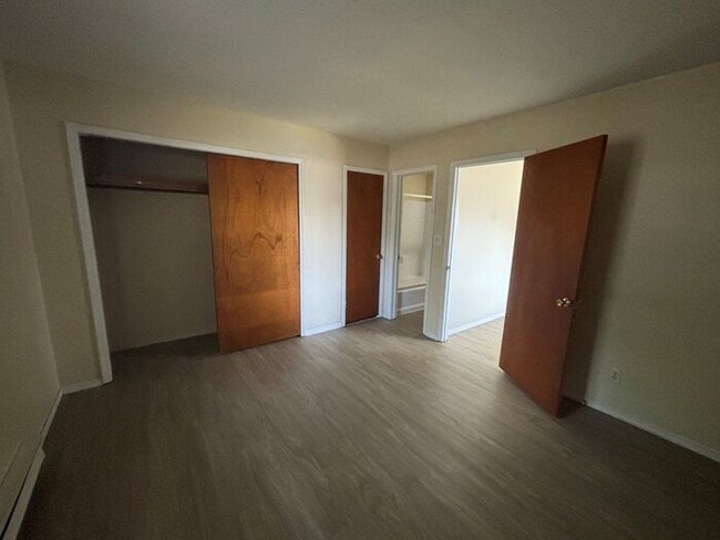 One-bedroom apartment located near Honey Creek Mall and restaurants
