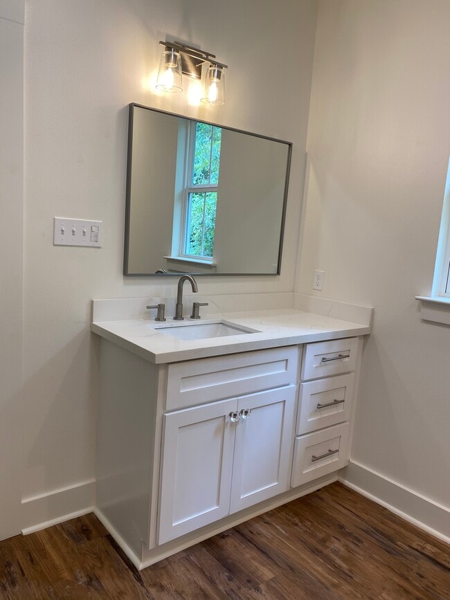 Photo - 450 S 1st St