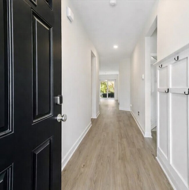 Photo - 104 Simon Cir