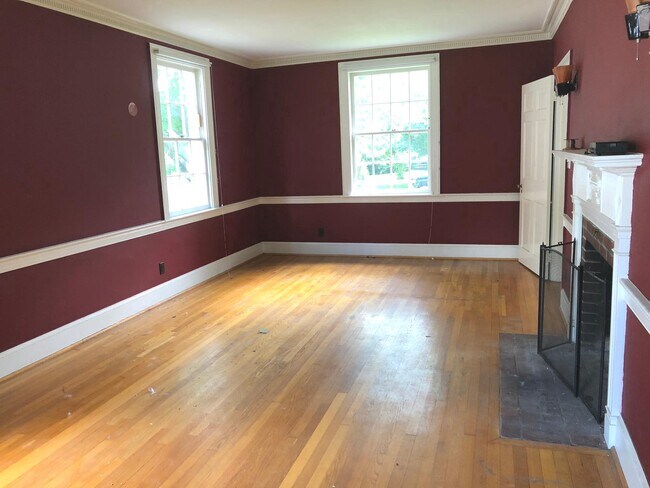 Photo - 4843 Butterworth Pl NW