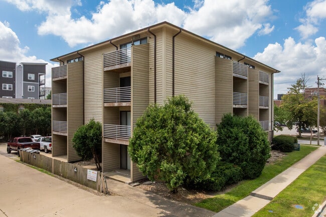 Alternate - Bailey Student Apartments Available 2026!