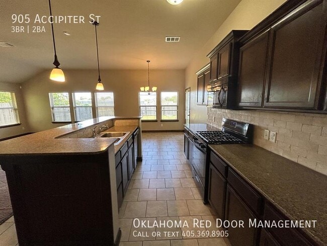 Photo - 905 Accipiter St