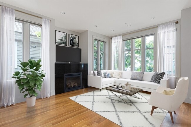 Building Photo - 308 Beacon St Unit 3