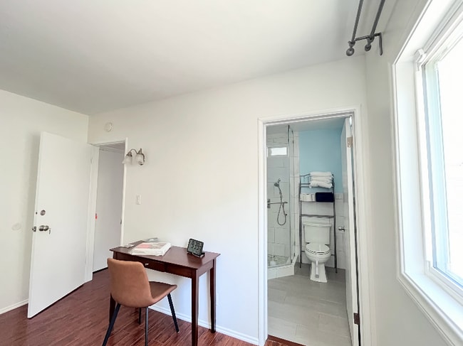 Photo - 1051 W 170th St