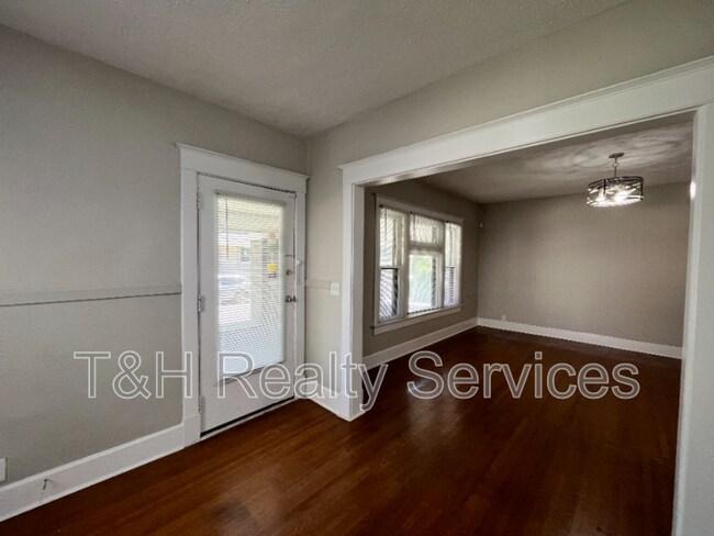 Photo - 22 E Parkview Ave