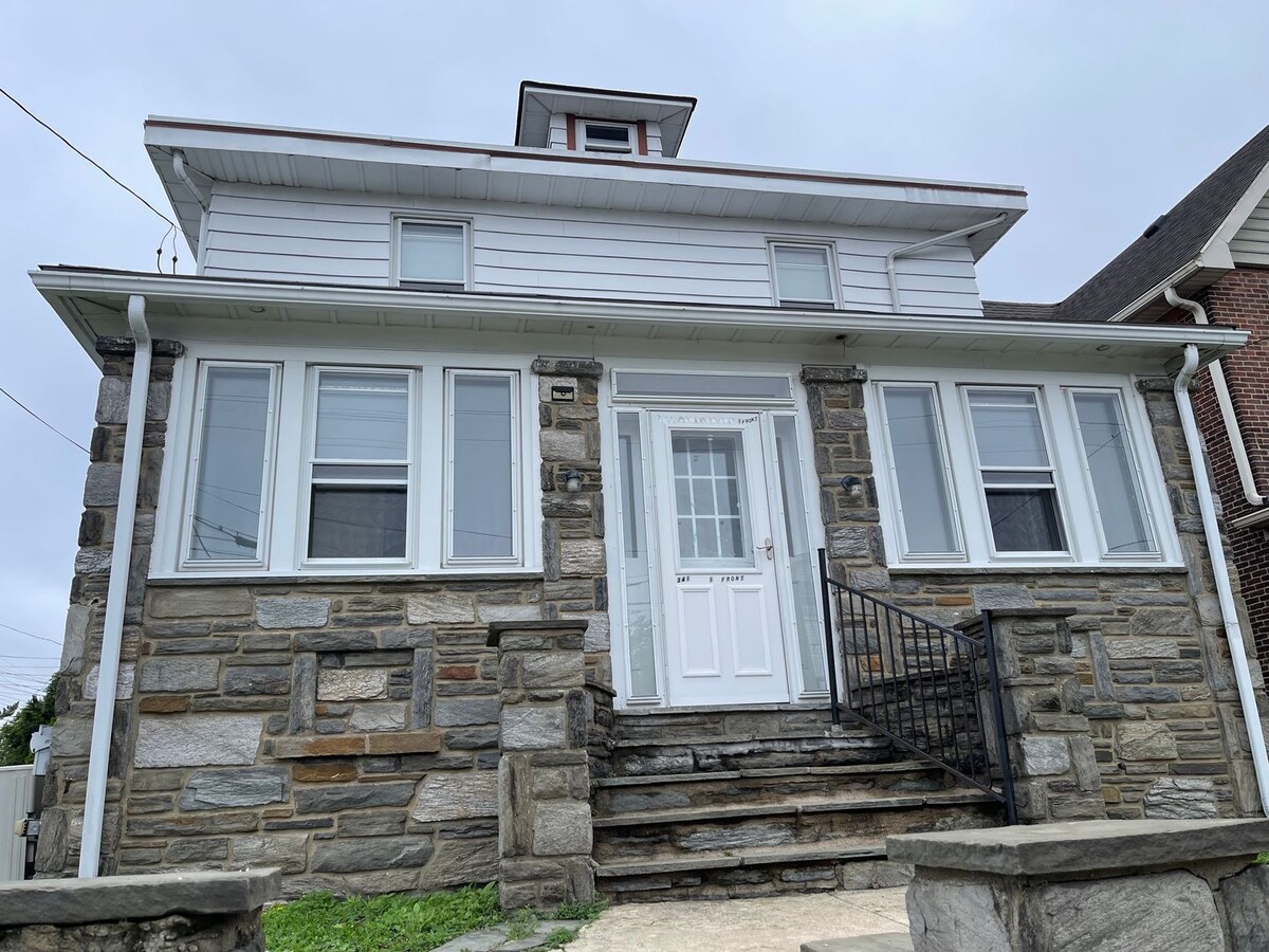 Photo - 341 Wanamaker Ave Unit 2nd Floor Front