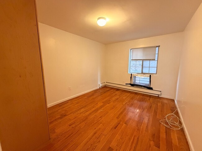 Building Photo - 600 Thwaites Pl