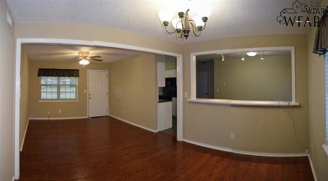 Photo - 1302 Bluejay Dr