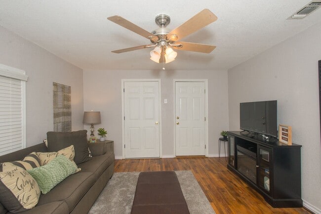 Photo - 611 Brunswick Blvd
