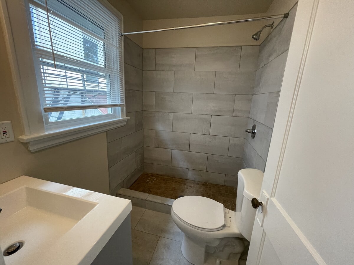 Photo - 2222 Wheeler St