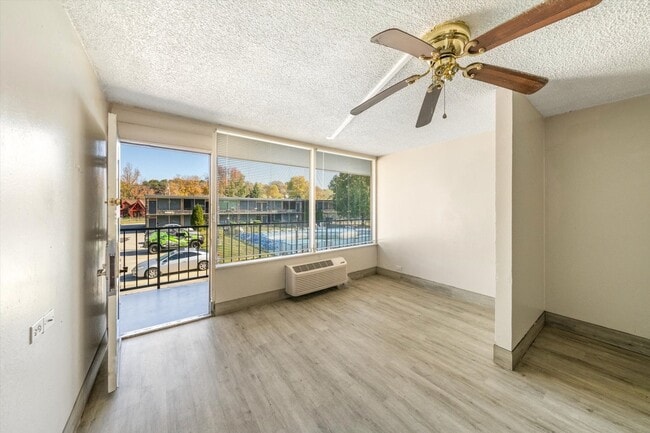Photo - 4025 Parkway