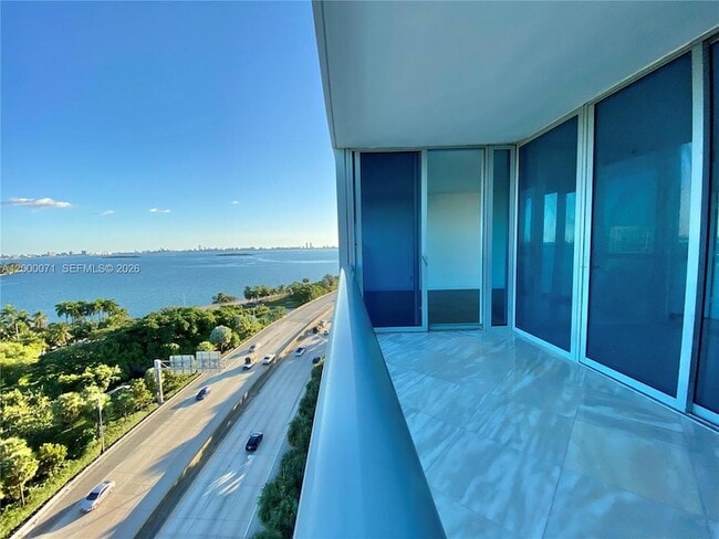 Photo - 601 NE 36th St Unidad 1103