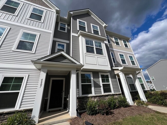 Building Photo - Stunning 3BD, 2.5BA Raleigh Townhome with ...