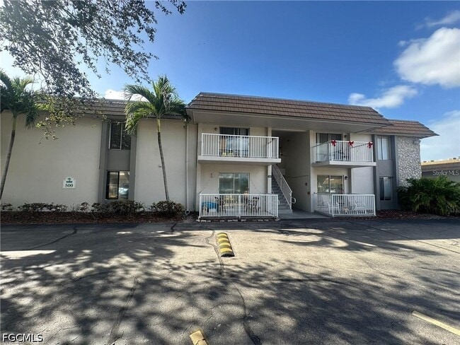 Building Photo - 1830 Maravilla Ave Unit 607