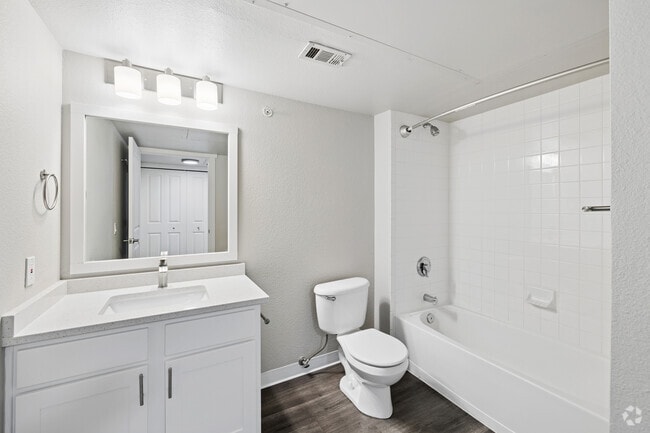 2BR, 2BA - 1,042SF - Secondary Bathroom - Willows at Printers Park Apartments