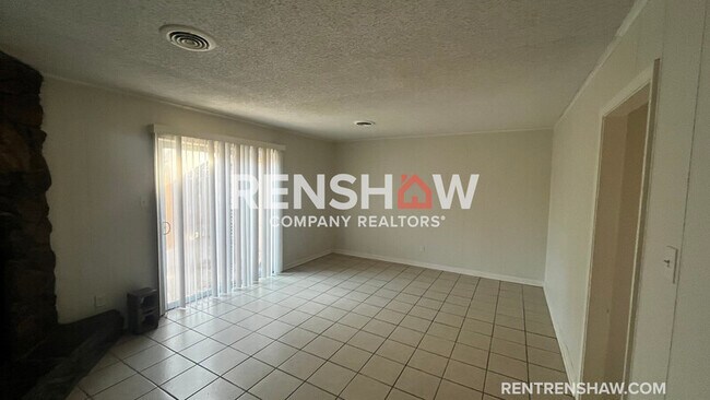 Photo - 3398 Dungreen St