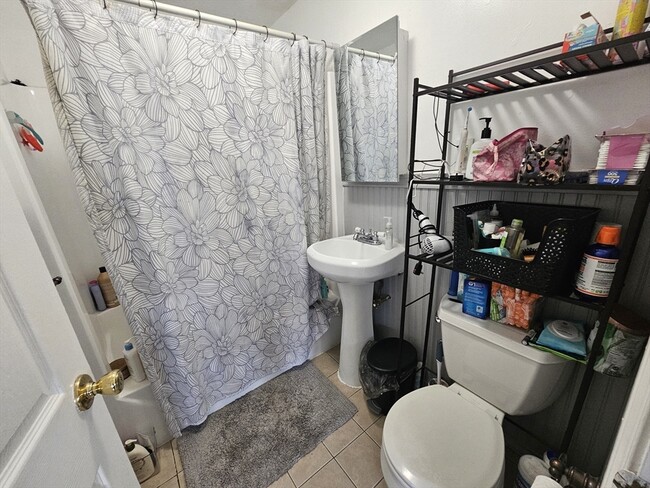 Photo - 464 Meridian St Unit B