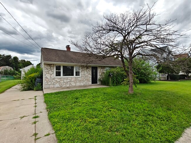 Photo - 444 Colonial Rd
