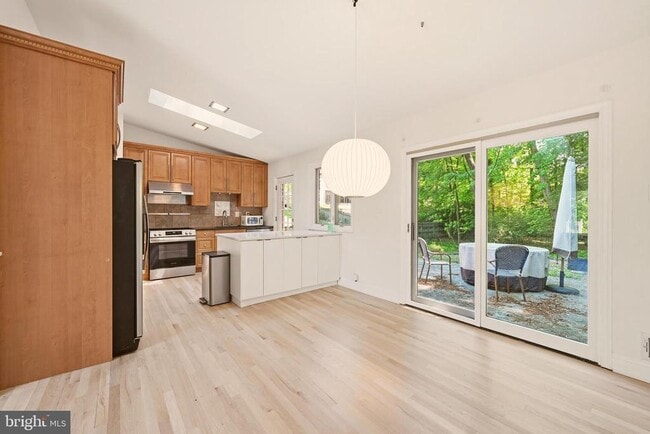 Photo - 8400 Thornden Terrace