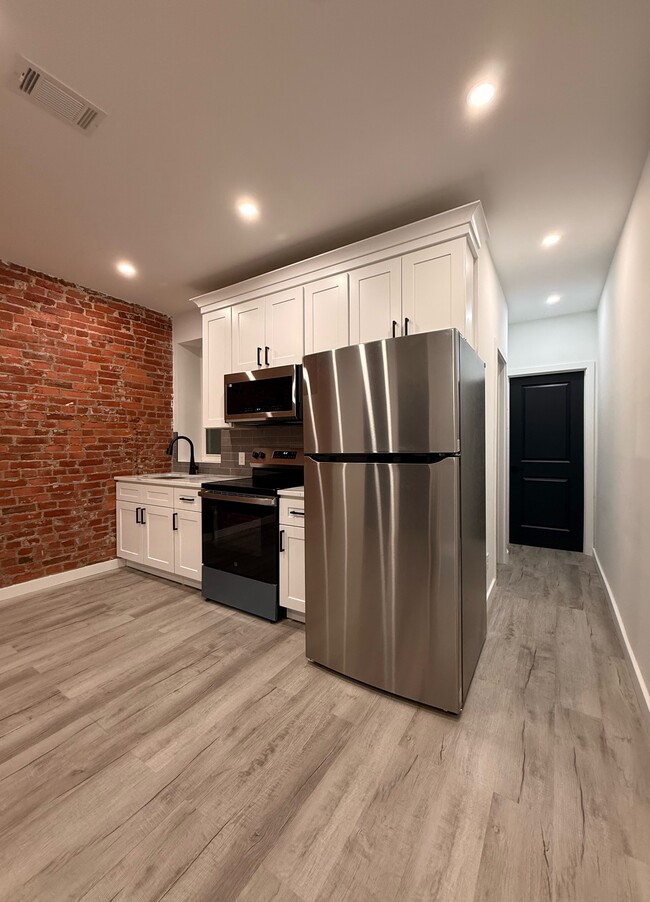 Building Photo - 3340 Potter St Unit 2