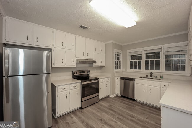 Photo - 100 Nandover Way