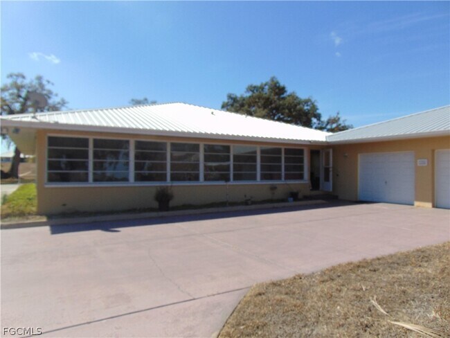 Photo - 1092 Riverbend Dr