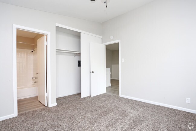 1BA,1BA-495SQ - The Mark