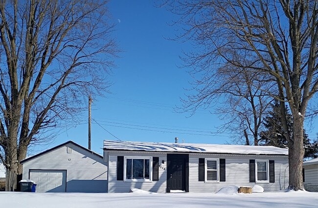 Building Photo - Updates....Updates.....Updates!!!! 3 Bed 2 Bath Home with detached garage!