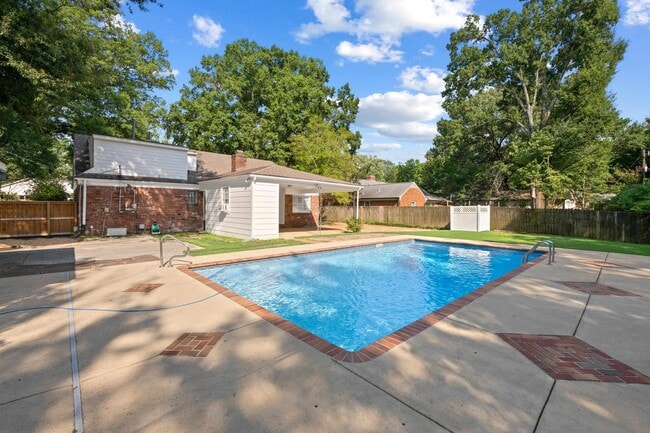 Photo - 1539 Brookside Dr