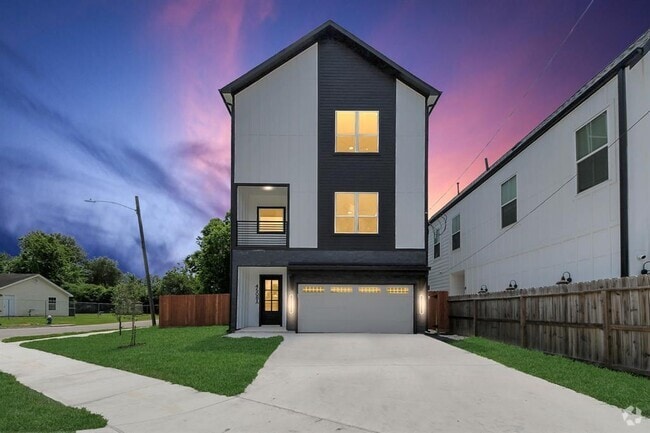 Building Photo - 1115 Amboy St Rental