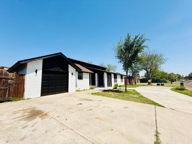 Photo - 907 Sandy Ln